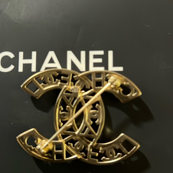 CC Brooch coco Chanel for your lapel!!! - Picture 3 of 6